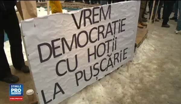 Proteste in Romania si in diaspora fata de Legea gratierii: 30.000 de oameni scandeaza in fata Guvernului
