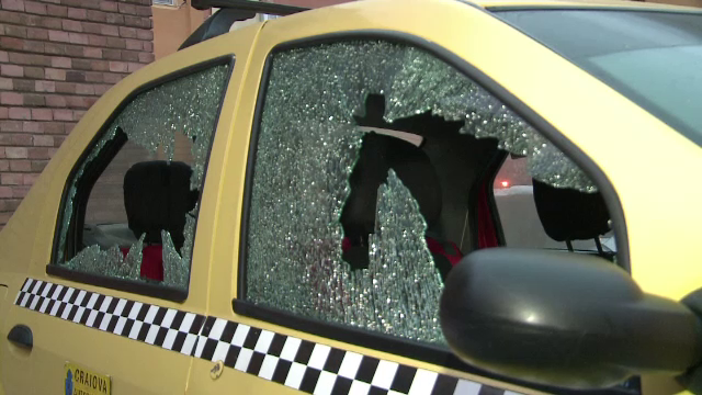 O explozie i-a distrus apartamentul unei batrane de 72 de ani, iar doua masini au fost avariate. "O bubuitura, ne-am speriat"