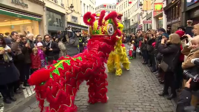 Petrecerile de Anul Nou Chinezesc continua in marile capitale ale Europei. Cum s-au distrat oamenii la Madrid sau Londra