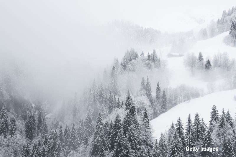Frig si ceata la campie, soare si timp placut in celelalte zone. De miercuri incepe o incalzire usoara, dar nu scapam de ger