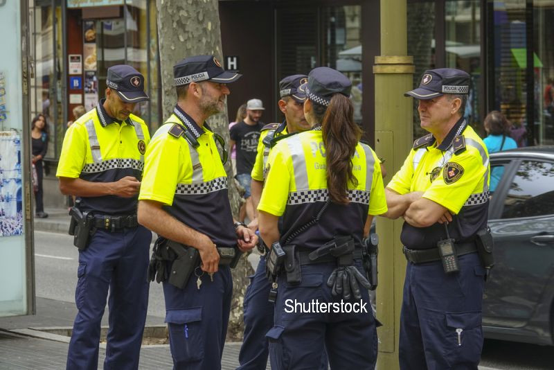 Politistii spanioli refuza sa mai lucreze pe insula Ibiza, din cauza turistilor britanici. Ce a declarat ministrul de Interne