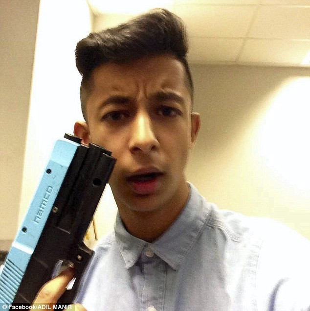 Doi tineri care se intreceau cu masinile au ucis o fetita de noua ani care se ducea la moschee. Pedeapsa primita de faptasi