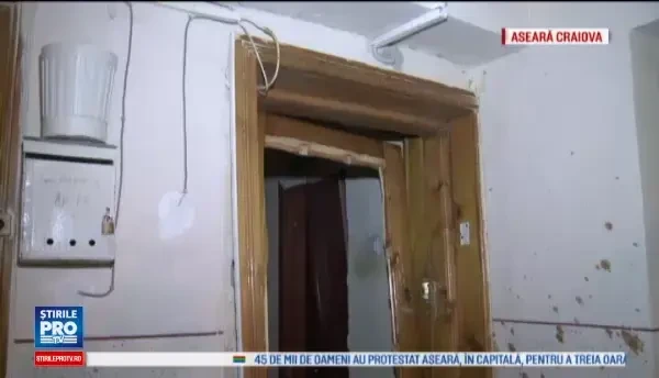 O explozie i-a distrus apartamentul unei batrane de 72 de ani, iar doua masini au fost avariate