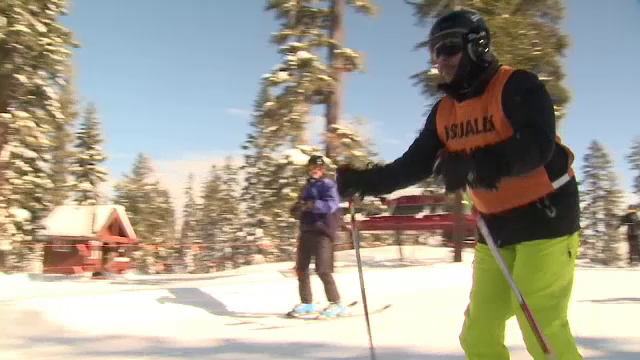 Si-a pierdut aproape complet vederea dupa ce a fost ranit in Irak. Fost soldat, ajutat cu ochi bionici pentru a schia din nou