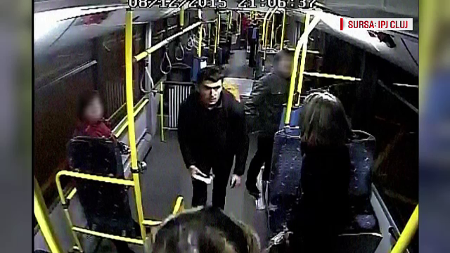 Politistii il cauta de mai bine de un an pe un clujean pentru ceea ce a facut intr-un autobuz. Agentii cer ajutorul oamenilor