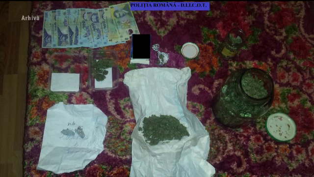 Perchezitii la o retea de traficanti de droguri de mare risc, in vestul tarii. 80 de suspecti, dusi la audieri
