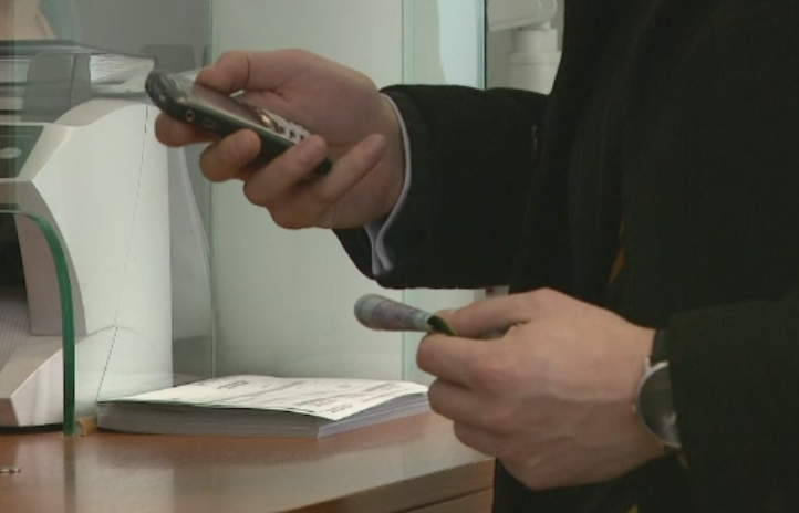 Conditiile in care recuperatorii de credite pot cere de acum inainte bani de la oameni. Avertismentul oficialilor ANPC