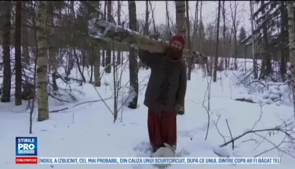 Un avocat rus s-a mutat de cativa ani in padure, in semn de protest la adresa societatii. Cine il viziteaza constant