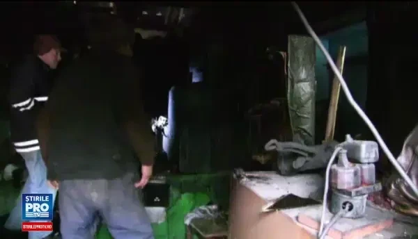Batran mort intr-un incendiu care i-a cuprins casa. Fiul sau il incuiase in casa si nu s-a putut salva din calea flacarilor