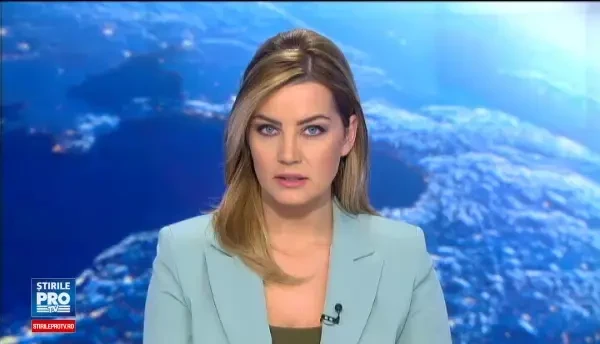 Gemeni de 4 ani si mama lor raniti intr-un accident, in Arad. Masina lor, lovita si impinsa 10 metri de o cisterna