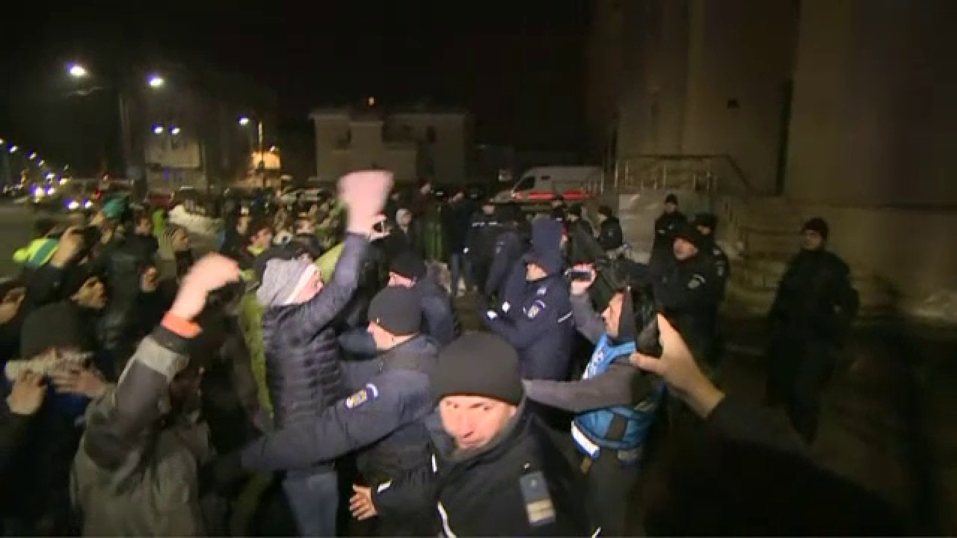 Peste 15.000 de oameni la protestul de marti seara, din fata Guvernului. Tudor Chirila: "Ne-am dus inapoi cu 10 ani"