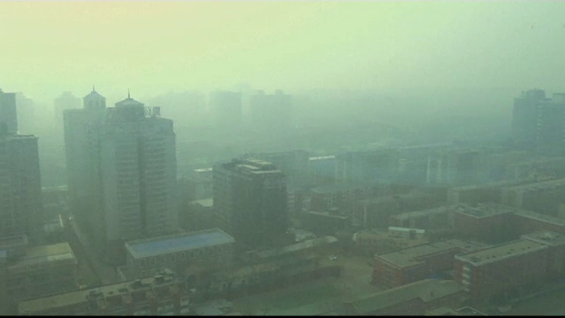 Locuitorii din Beijing nu scapa de poluare nici in case. "Cand ma simt rau tusesc si scuip. Daca nu scuip ma simt si mai rau"