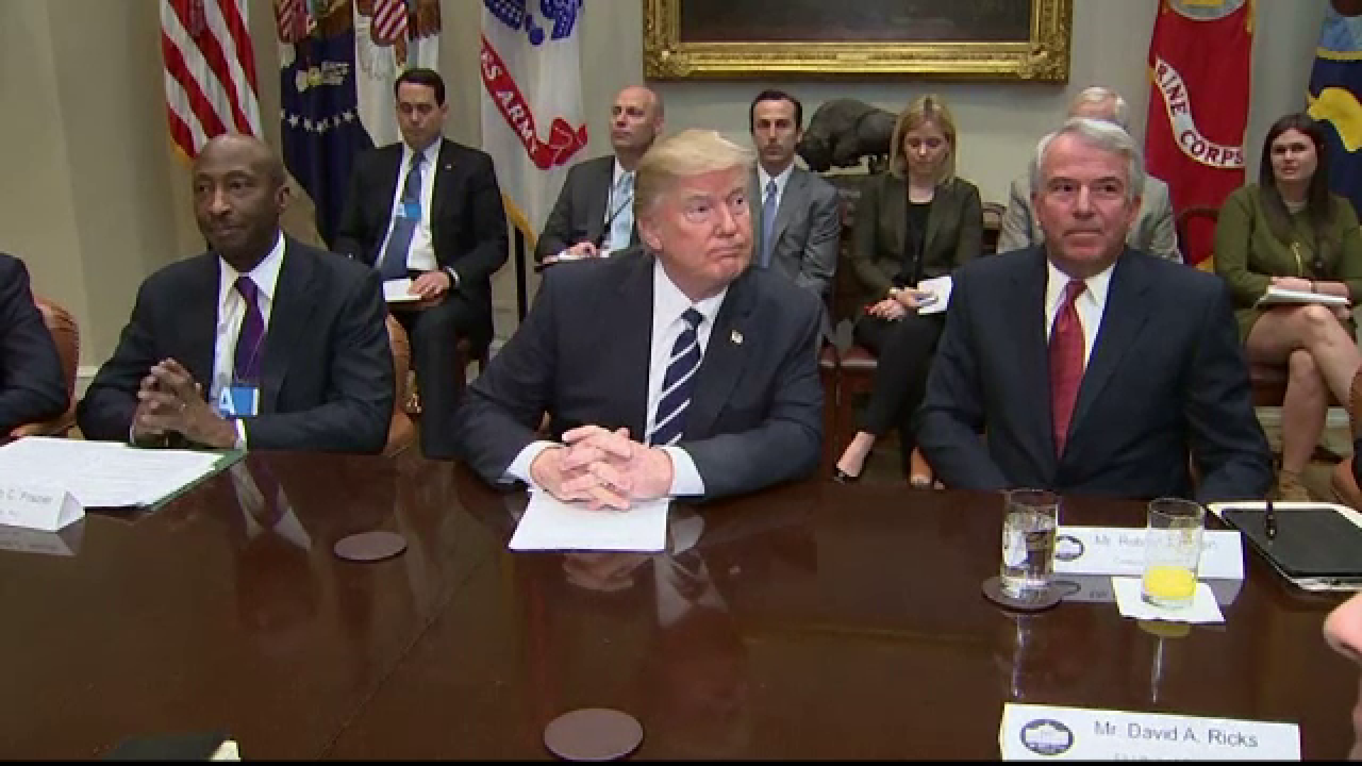 Democratii ii pun bete in roate lui Donald Trump. Cum au boicotat punerea in functie a doi membri cheie in noul cabinet