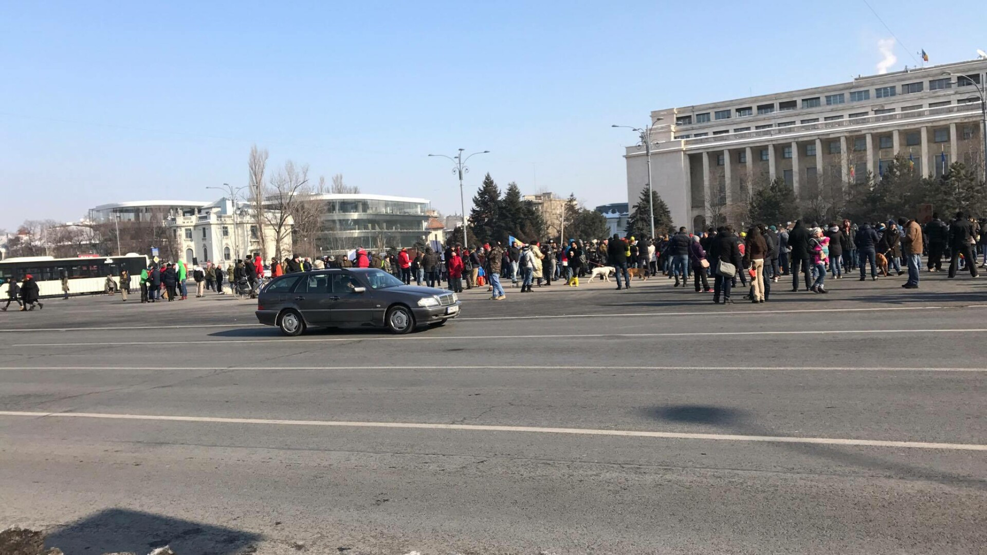 80.000 de oameni au protestat in Piata Victoriei. "Nu puteti cumpara toate generatiile", "Abrogati si plecati". FOTO si VIDEO
