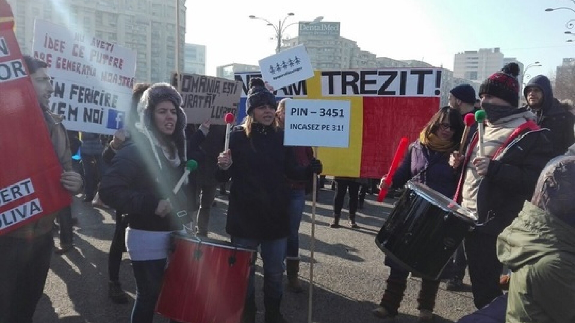 Cazare gratis pentru protestatari. Ce a patit patronul unui hostel dupa ce a postat mesajul pe Facebook