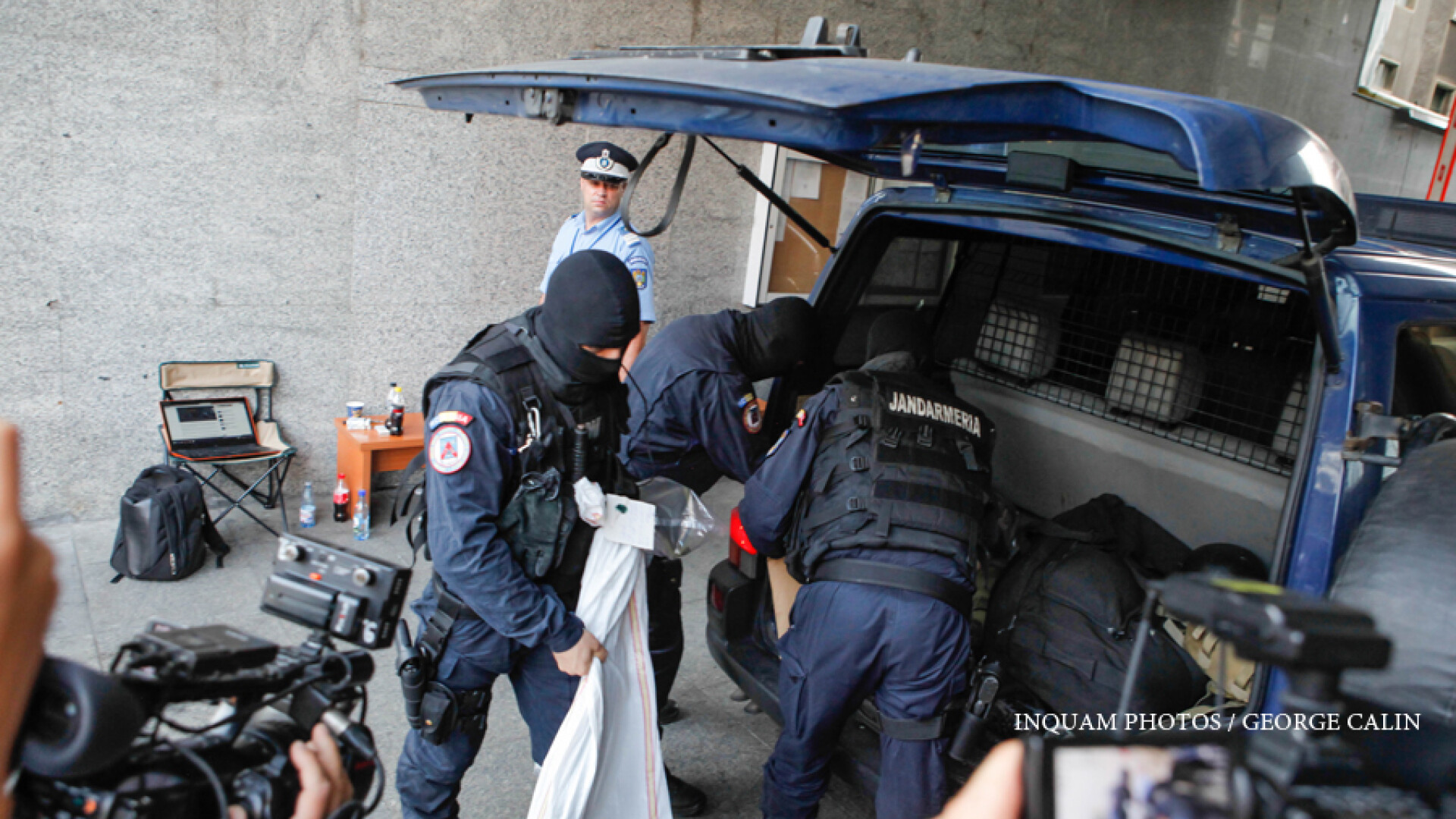 Grupare condusa de "Regele Manelistilor", capturata de DIICOT. Ce erau montate pe masinile victimelor