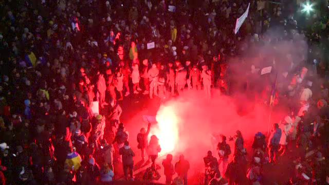 Jandarm ranit grav, dupa ce a fost lovit cu o caramida la protest. SRI avertizase ca se incearca deturnarea manifestatiei