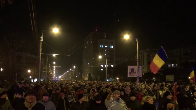 Zeci de mii de oameni au iesit in toata tara pentru a protesta fata de Guvern. "Ne ducem la Bucuresti peste ei"