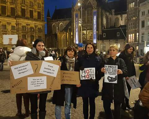 Romanii au protestat si in afara tarii. Zeci de persoane au iesit in strada la Londra, Viena si Paris. FOTO si VIDEO