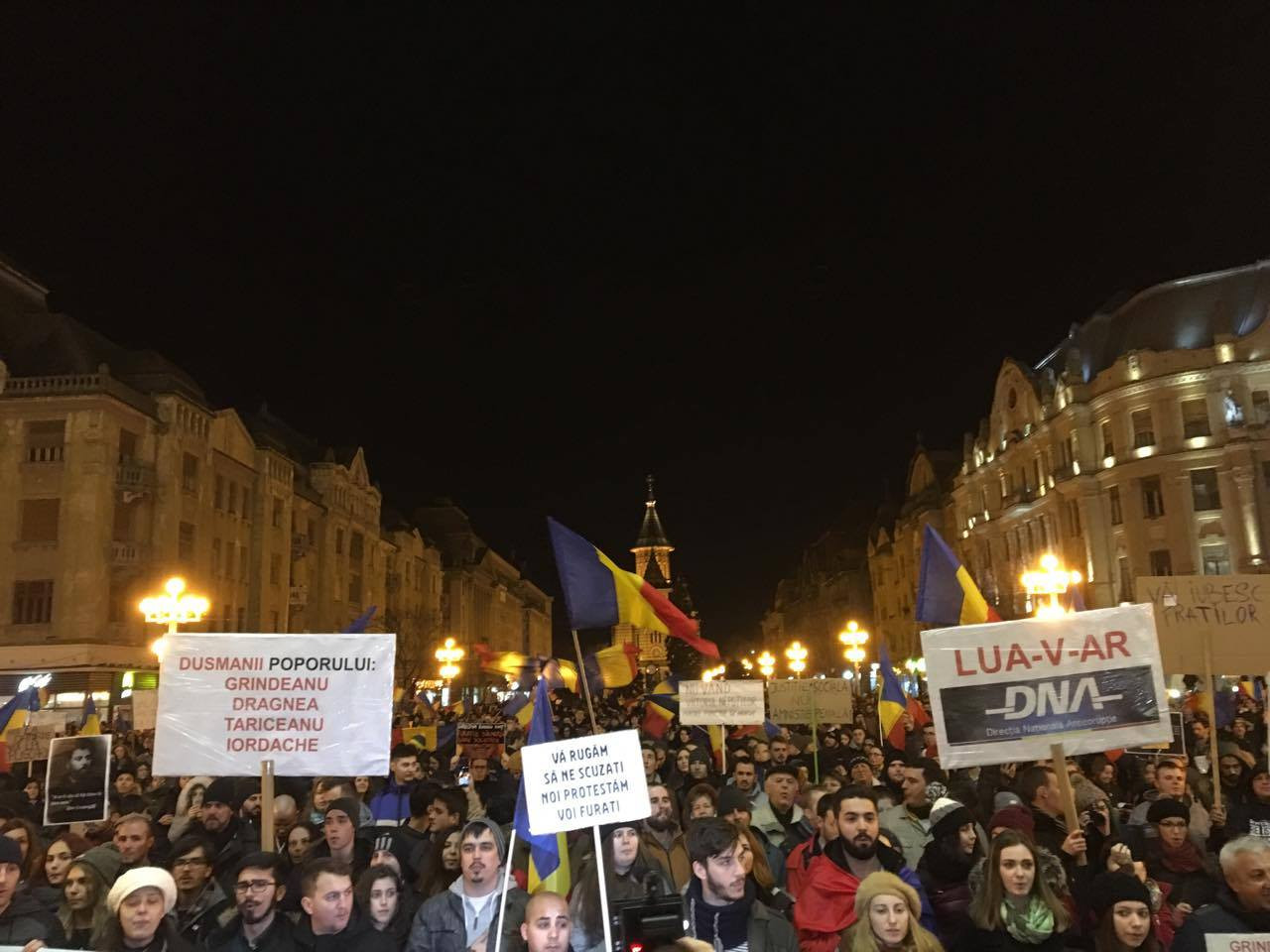 Peste 250.000 de romani au protestat in tara. Zeci de mii de oameni in strada la Cluj, Timisoara, Iasi, Sibiu, Constanta