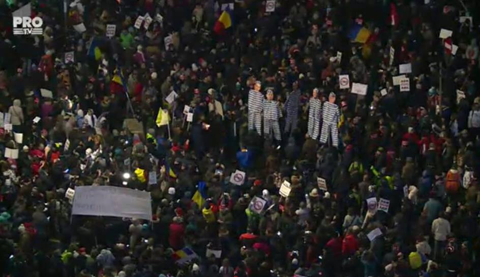 Imaginea care face cat 1.000 de cuvinte. Cum arata Piata Victoriei azi noapte, dupa ce protestul s-a incheiat