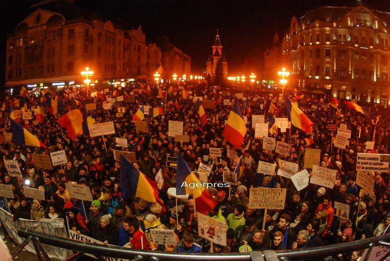 Peste 330.000 de romani au iesit in strada in toata tara. Spun ca NU renunta la proteste pana cand Guvernul nu-si da demisia