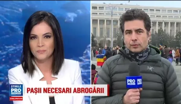 Platoul din fata Palatului Victoria este aproape plin de parinti si copii veniti sa demonstreze, sambata, impotriva modificarii Codurilor penale prin ordonanta de urgenta.