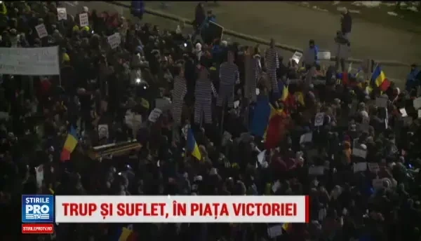 100.000 de oameni au manifestat pasnic, vineri, in Piata Victoriei