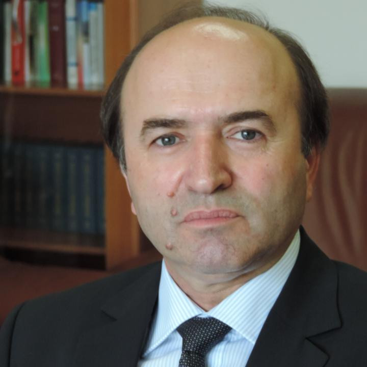 Tudorel Toader, fost judecator la Curtea Constitutionala, luat in calcul pentru functia de Ministru al Justitiei
