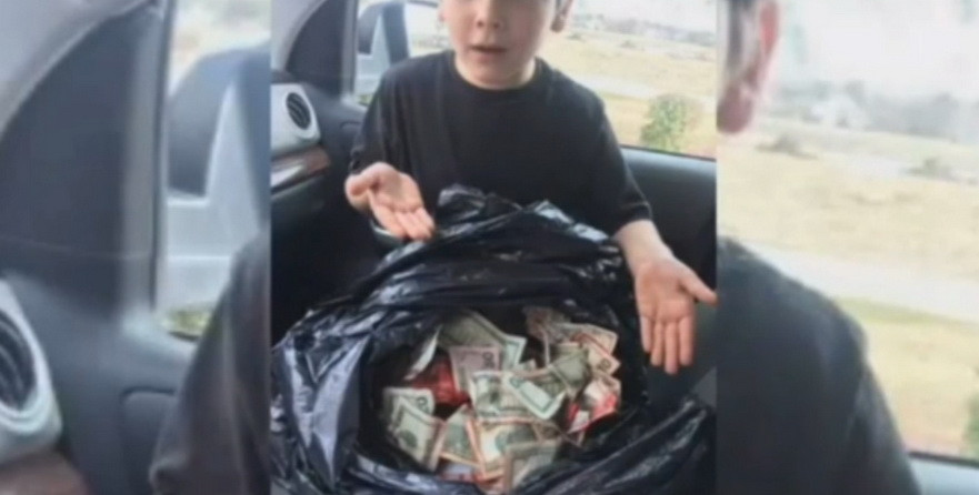 Un baiat de 7 ani a descoperit o geanta plina cu bani! Ce a facut dupa aceea este incredibil