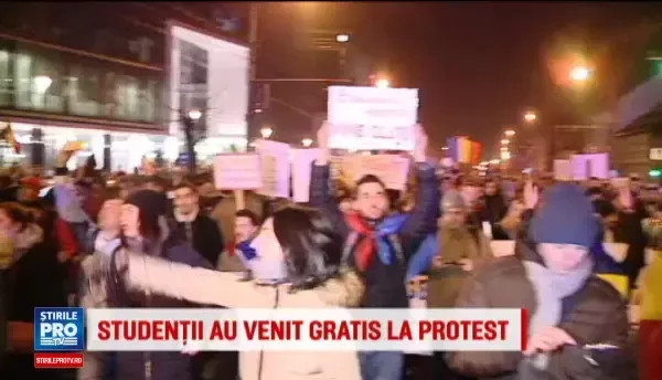 Studenti din toata tara au venit gratuit la Bucuresti cu trenurile, ca sa participe la protestul din Piata Victoriei