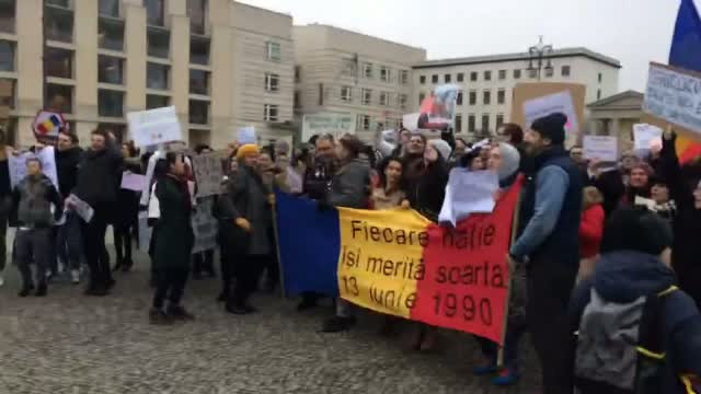 Mii de romani din diaspora au iesit in strada in solidaritate cu protestele din tara. Mesajul lor pentru Guvernul Grindeanu