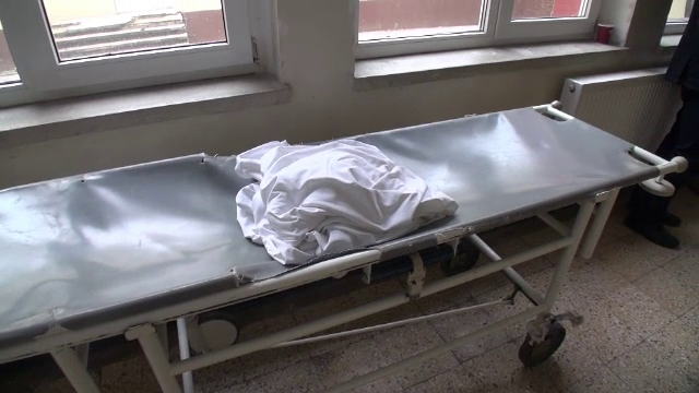Caz halucinant la Spitalul din Ploiesti, unde cadavrul unui barbat a fost furat de rude. "Doi agenti impotriva a 16 oameni"