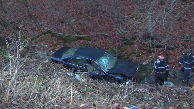 Barbat de 71 de ani, mort dupa ce a cazut cu masina in rapa. La volan se afla nepotul sau, sofer incepator