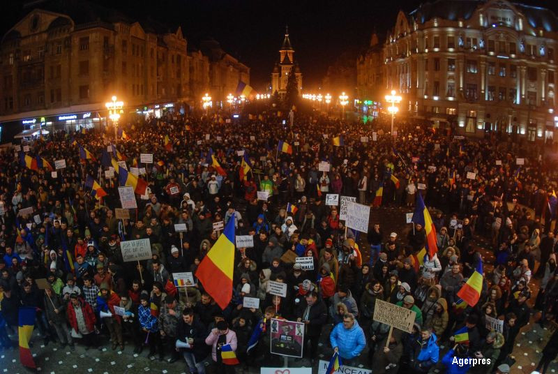 Manifestatii cu mii de oameni in toata tara. Timisorenii au preluat haka islandeza de la EURO 2016: "Rezistam si continuam"