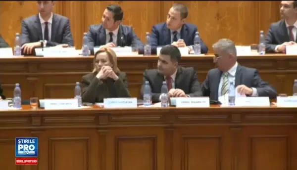 Bugetul pe 2017, dezbatut in plen. UDMR se mai gandeste daca il voteaza, Traian Basescu l-a comparat cu un CFR-ist beat