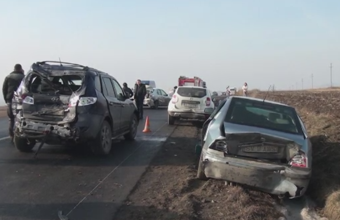 Accident in lant pe Drumul European 85, in Suceava. Ce s-a intamplat dupa ce o ambulanta a fost lovita de un sofer baut