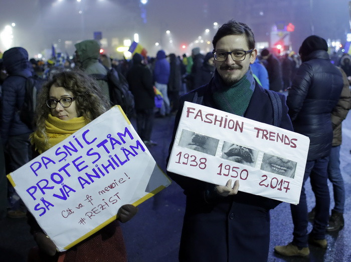 Marturii ale romanilor care au iesit in strada, publicate de The Guardian. "27 de ani de coruptie sunt de ajuns"