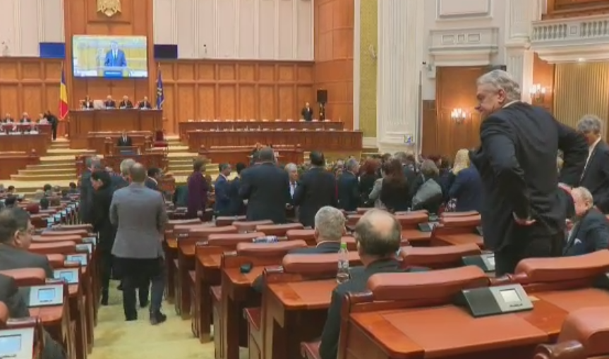 Parlamentarii PSD si ALDE au iesit din sala in timpul discursului presedintelui in Parlament. Reactia lui Klaus Iohannis