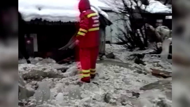 Locuinte din Maramures, Suceava si Bistrita-Nasaud, distruse de bucati uriase de gheata. Oamenii nu aveau asigurare
