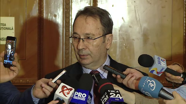 Presedintele CCR: Legea conversiei creditelor in franci elvetieni, neconstitutionala. Initiatorul ei vrea sa o modifice