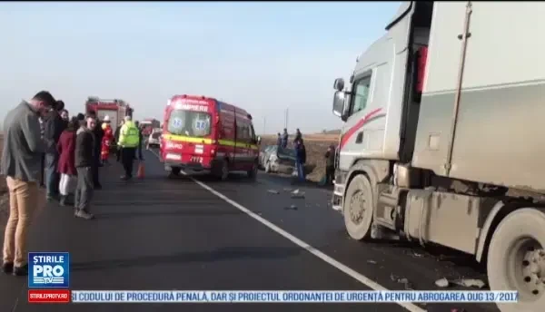 Accident in lant pe Drumul European 85, in Suceava. Ce s-a intamplat dupa ce o ambulanta a fost lovita de un sofer baut