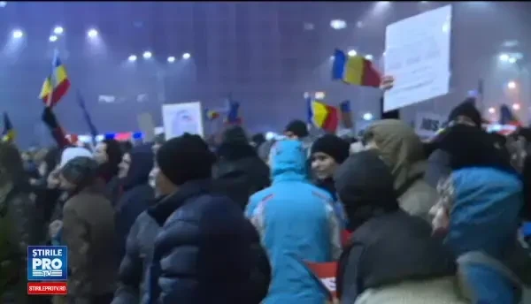 20.000 de oameni au cerut demisia Guvernului in Piata Victoriei: Lumea nu va ceda!. FILMUL zilei a saptea de proteste