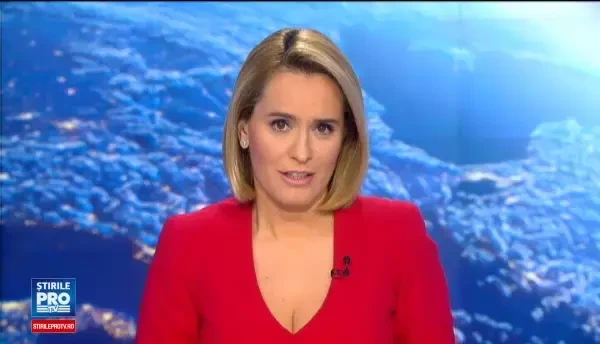 A opta zi de proteste la Piata Victoriei. 5000 de oameni sunt la Guvern. Proiectii laser cu mesajul Rezist pe cladiri