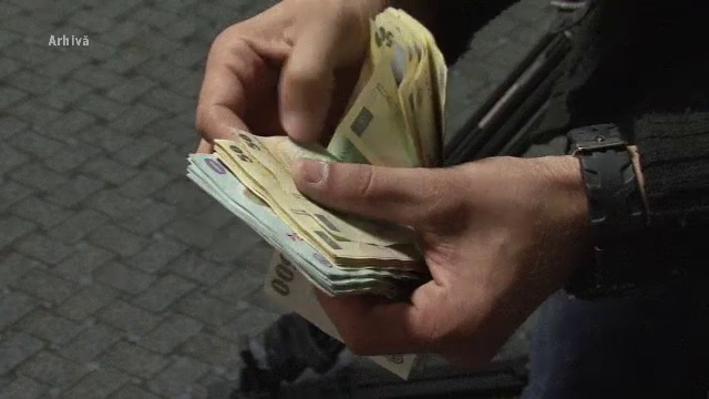 Jaf la un birou de credite din Satu Mare. Casiera a fost amenintata cu un pistol cu aer comprimat de cei doi talhari