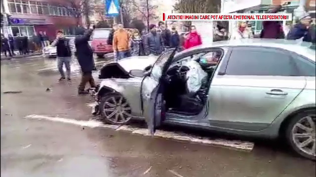 Camerele de supraveghere au filmat momentul unui accident teribil, cu 2 morti si 2 raniti, petrecut in Iasi