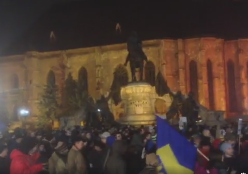 Mii de oameni au iesit din nou in strada, in toata tara, sa protesteze impotriva Guvernului. "Noi n-am obosit... ghinion"