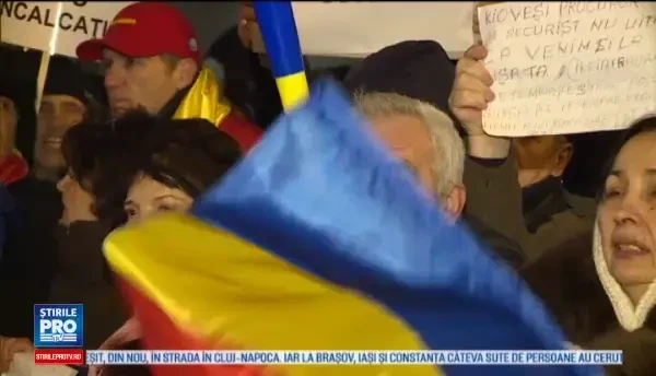 A treia zi de proteste la Cotroceni. Peste 2000 de sustinatori ai coalitiei PSD-ALDE, nemultumiti de discursul lui Iohannis