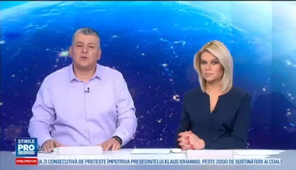 Un autocar cu 18 oameni s-a rasturnat, in Olt, din cauza poleiului. Doua persoane au ajuns la spital