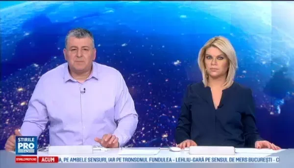 Un autocar cu 18 oameni s-a rasturnat, in Olt, din cauza poleiului. Doua persoane au ajuns la spital